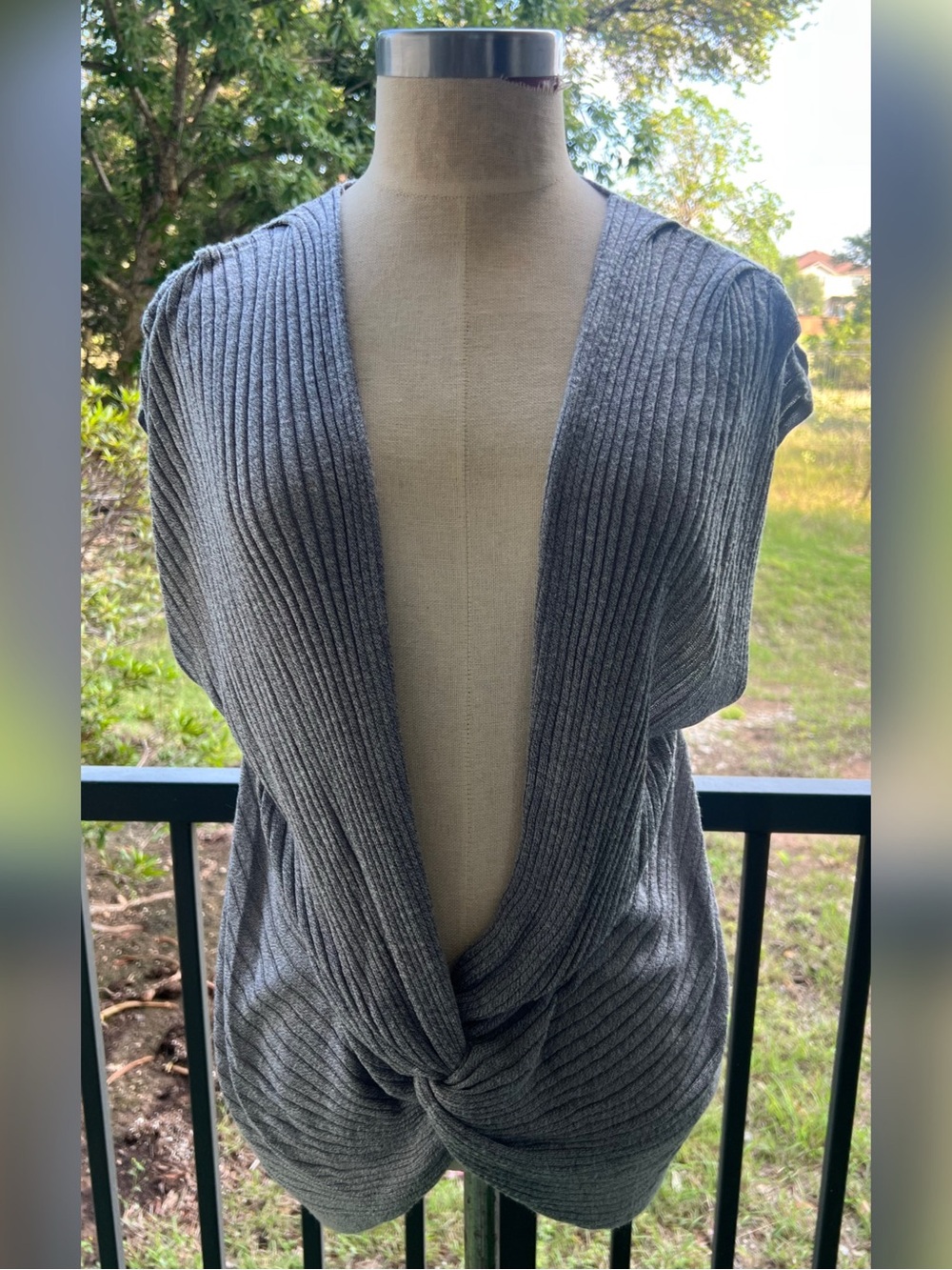 Worthington Gray Ribbed Open Twist-Front Top